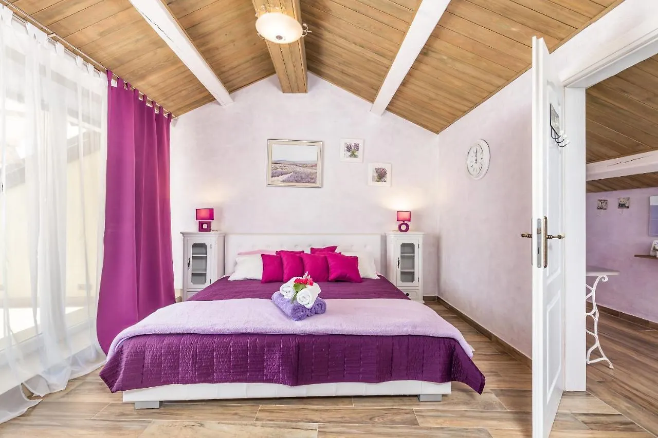 House Nature Tribalj